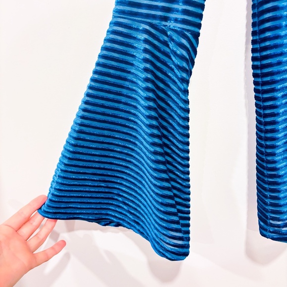 MICHAEL KORS Teal blue velvet striped bell sleeve top | X-Small * - Picture 6 of 10